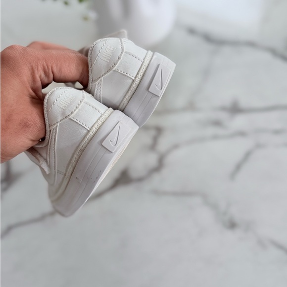 Nike Kids White Sneakers - Picture 9 of 10